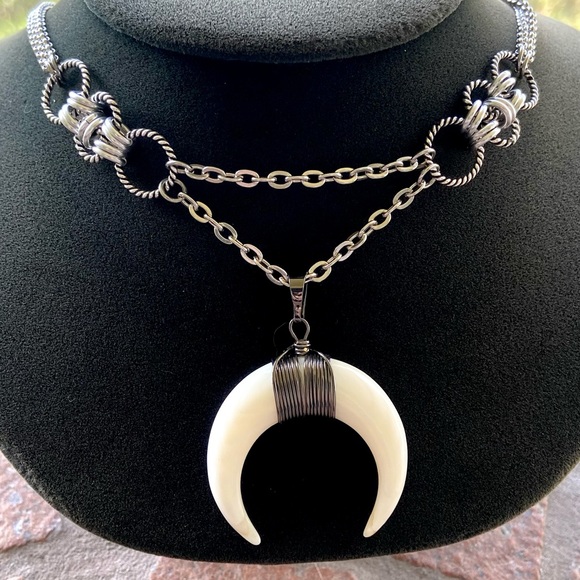 Mother of pearl up side down moon horns lunula maille handmade choker necklace - Picture 6 of 16